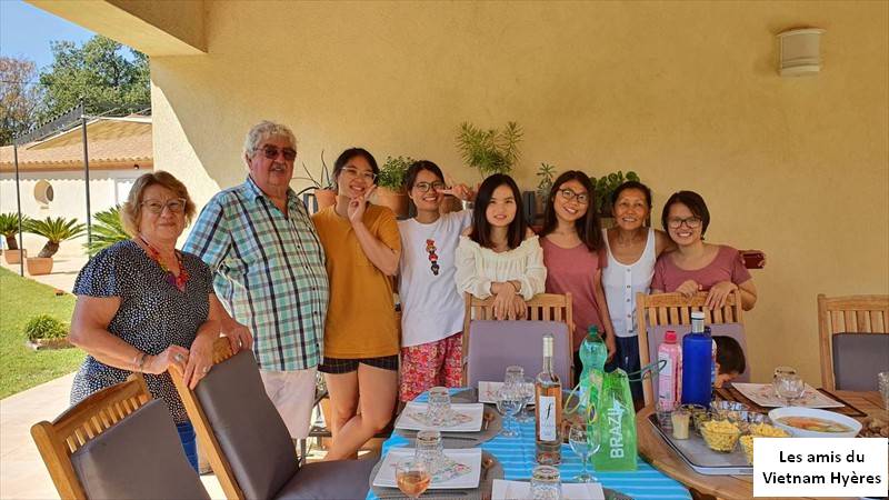 etudiantes-dernier-repas-hyeres (2)