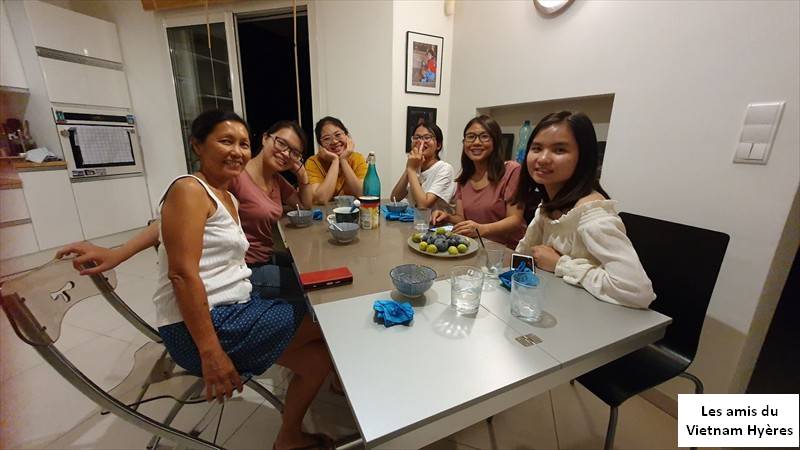 etudiantes-dernier-repas-hyeres (3)